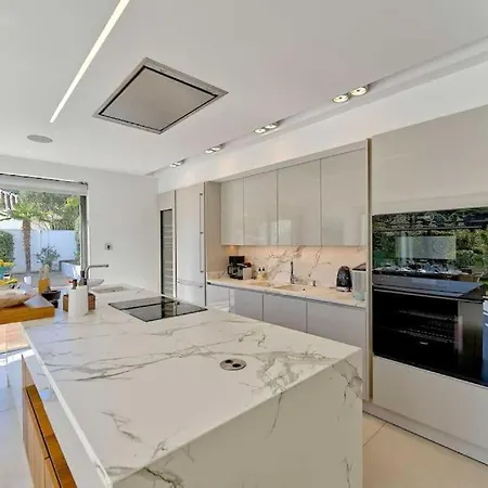 Luxury New Modern Pue Apartment *