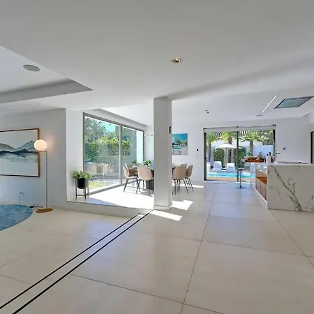 Luxury New Modern Pue Apartment