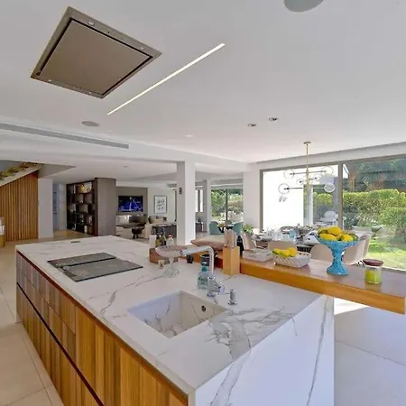 Luxury New Modern Pue Apartment Marbella