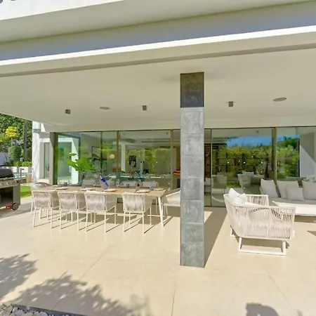Luxury New Modern Pue Apartment Marbella