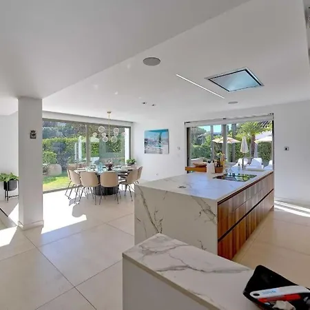 Luxury New Modern Pue